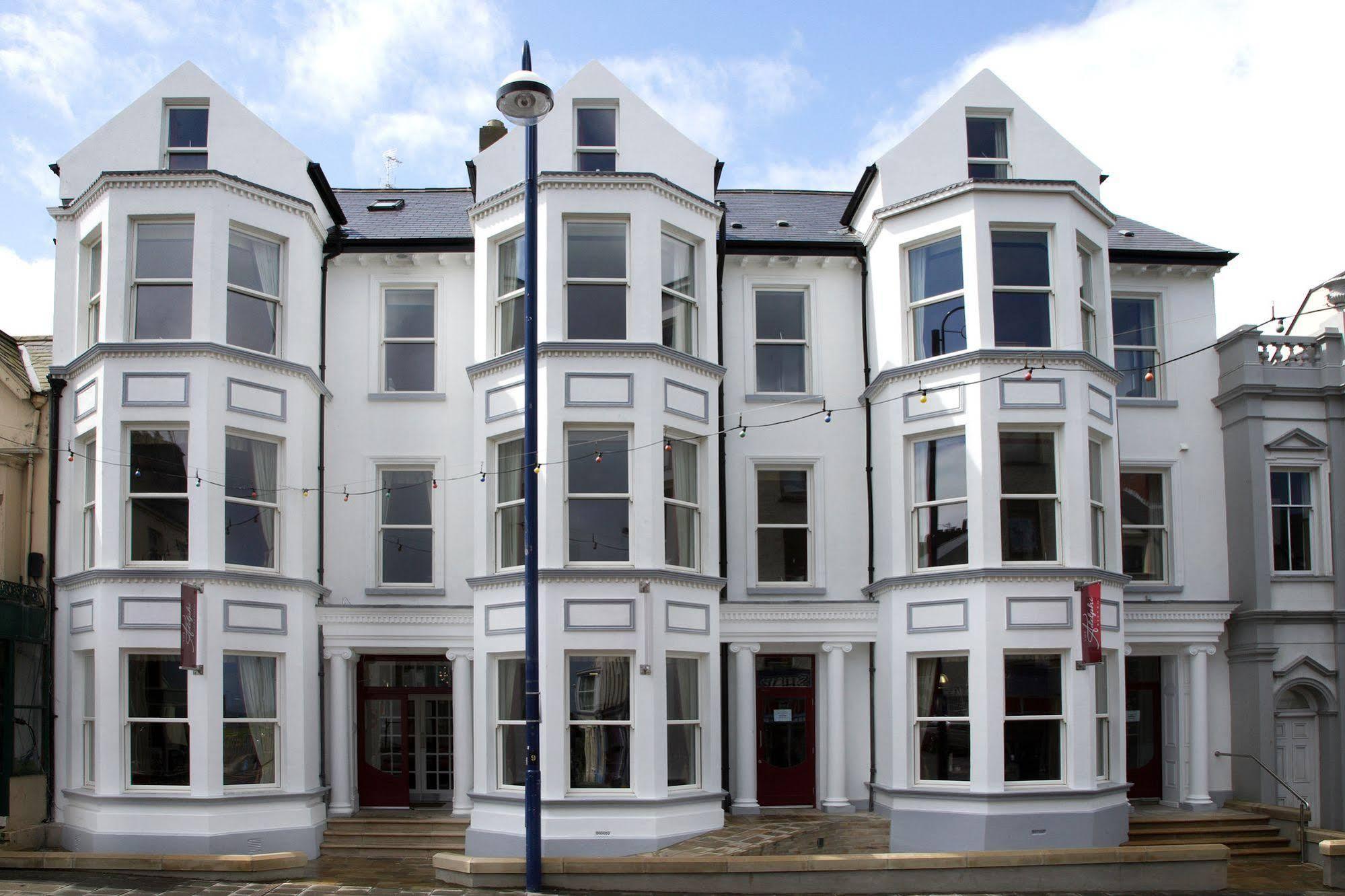 Portrush Adelphi Hotel ภายนอก รูปภาพ The former hotel