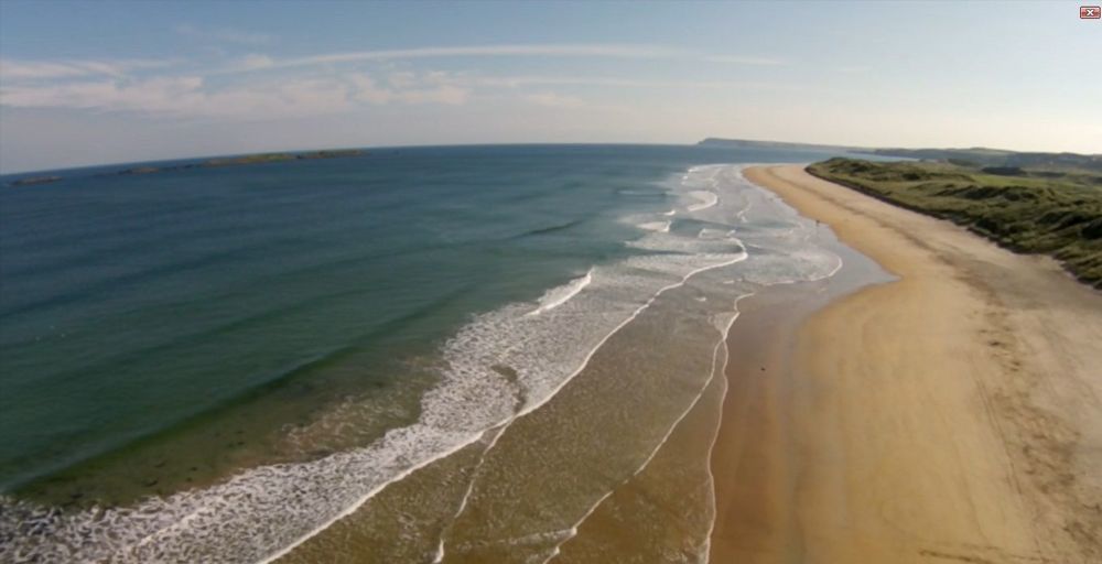 Portrush Adelphi Hotel ภายนอก รูปภาพ Aerial view of the beach