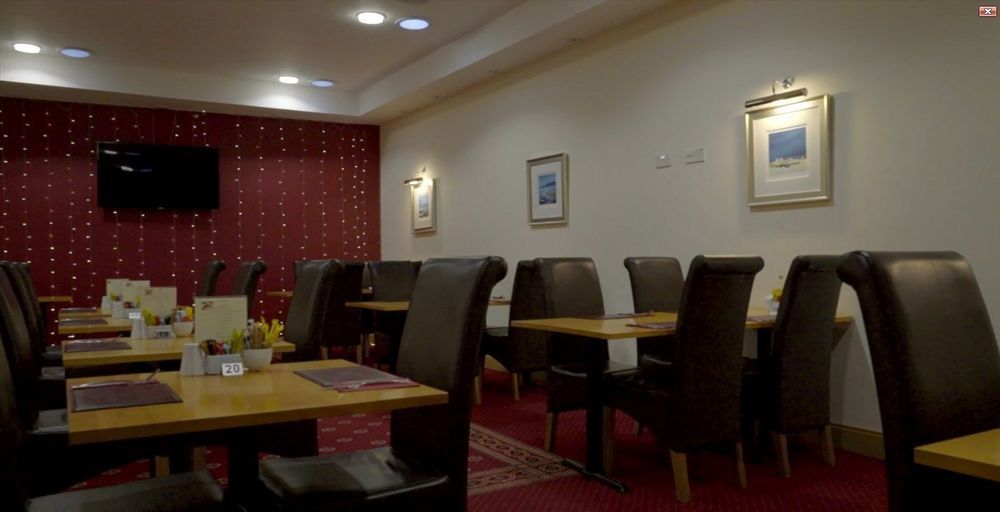 Portrush Adelphi Hotel ภายนอก รูปภาพ The interior of the lounge