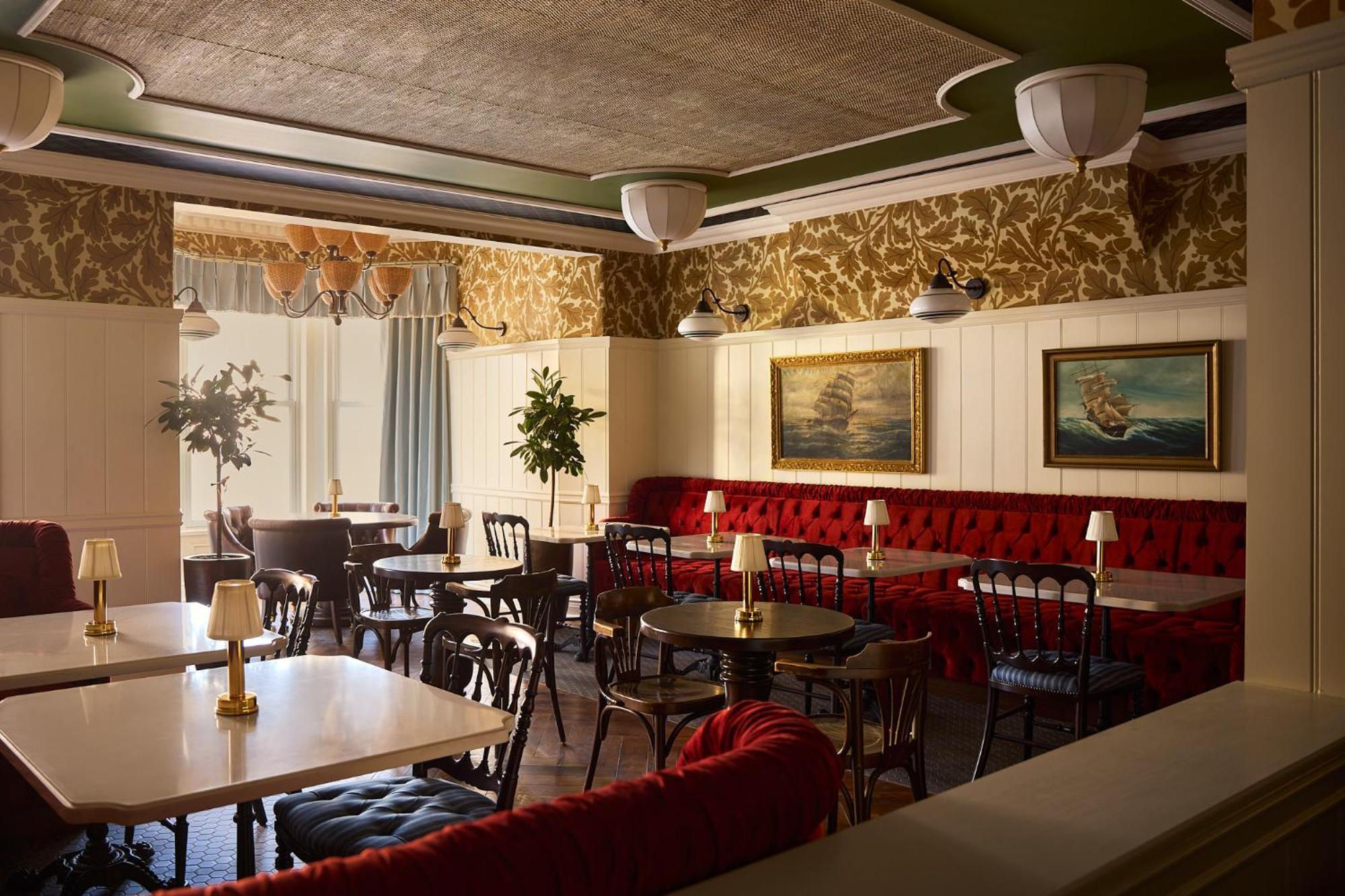Portrush Adelphi Hotel ภายนอก รูปภาพ