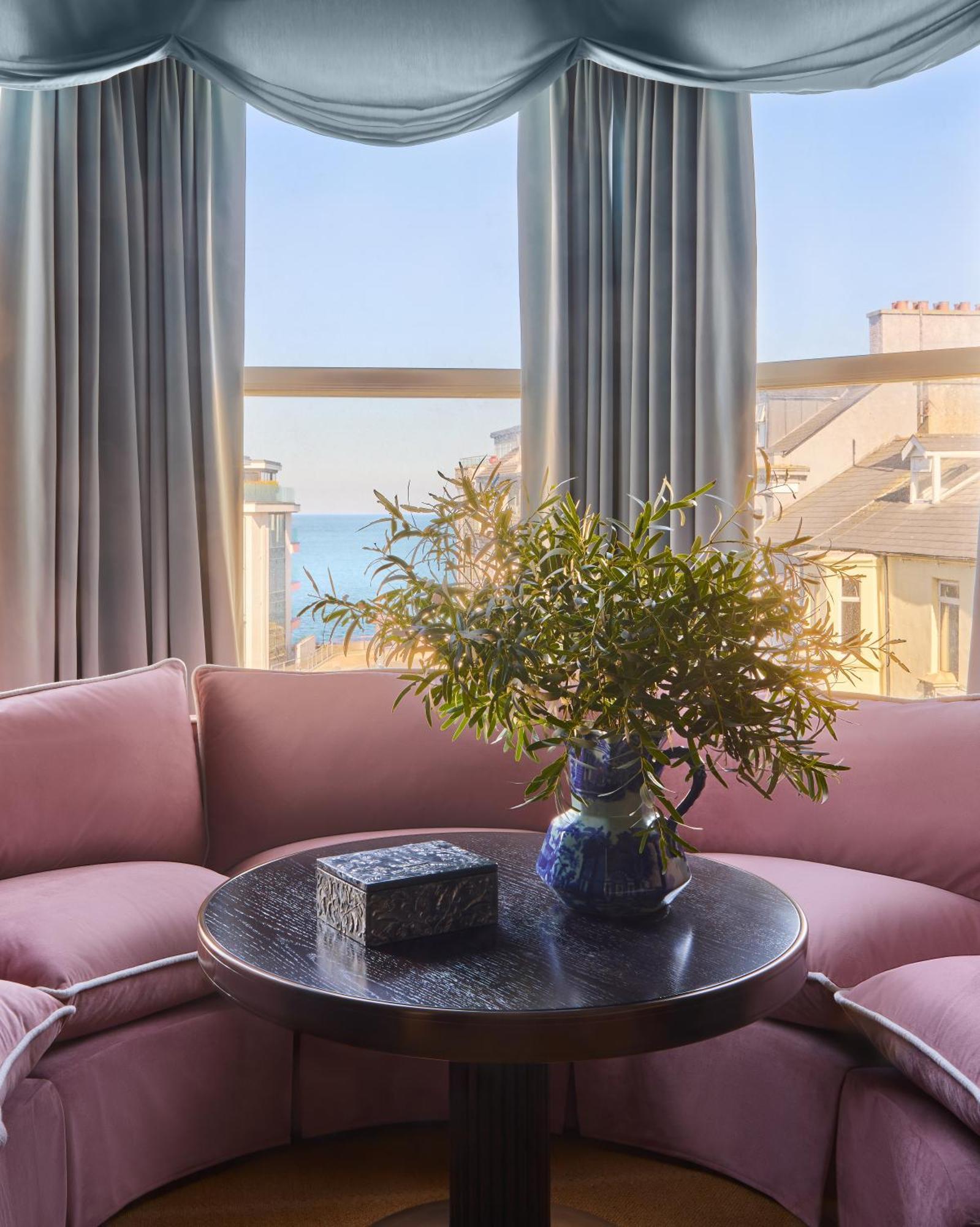 Portrush Adelphi Hotel ภายนอก รูปภาพ