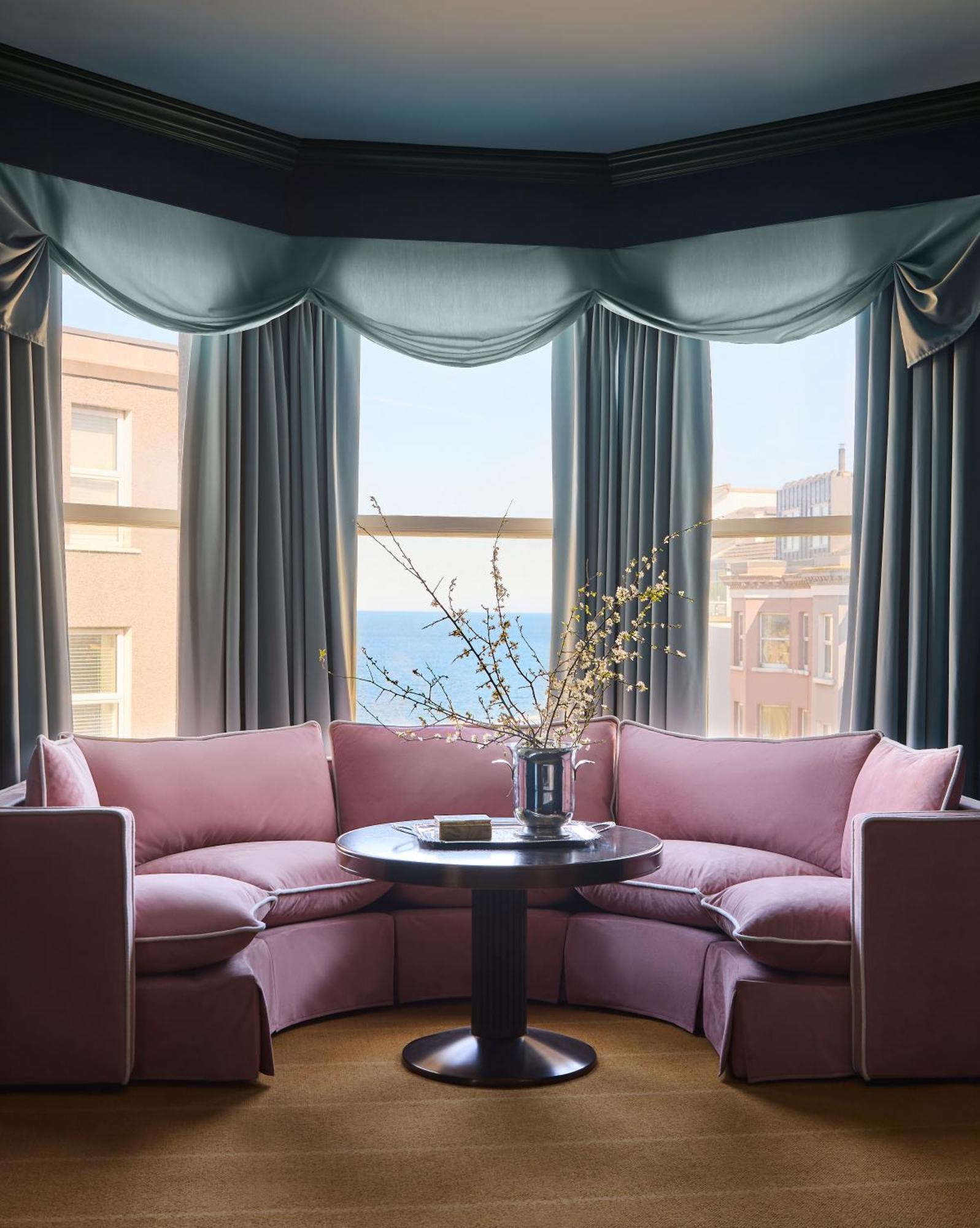 Portrush Adelphi Hotel ภายนอก รูปภาพ